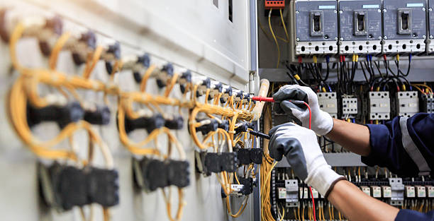 Professional Electrician technician working in Fountainebleau, FL